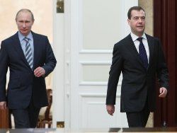 Медведев привезет членов правительства к президенту
